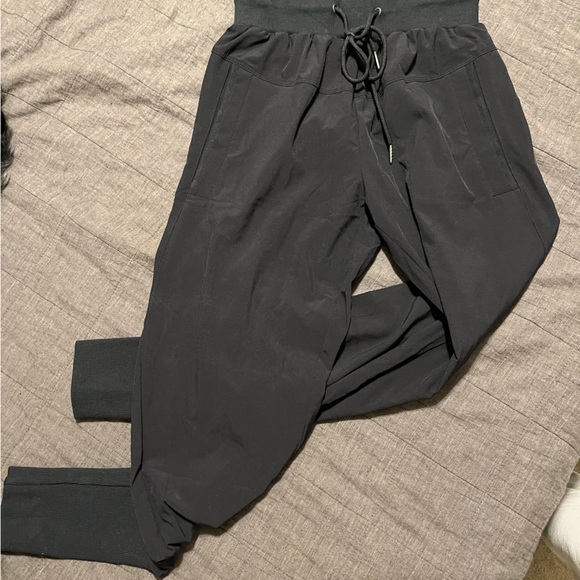 HALARA MID-RISE BLACK PAPER-BAG JOGGERS (SIZE SMALL) - Picture 1 of 4